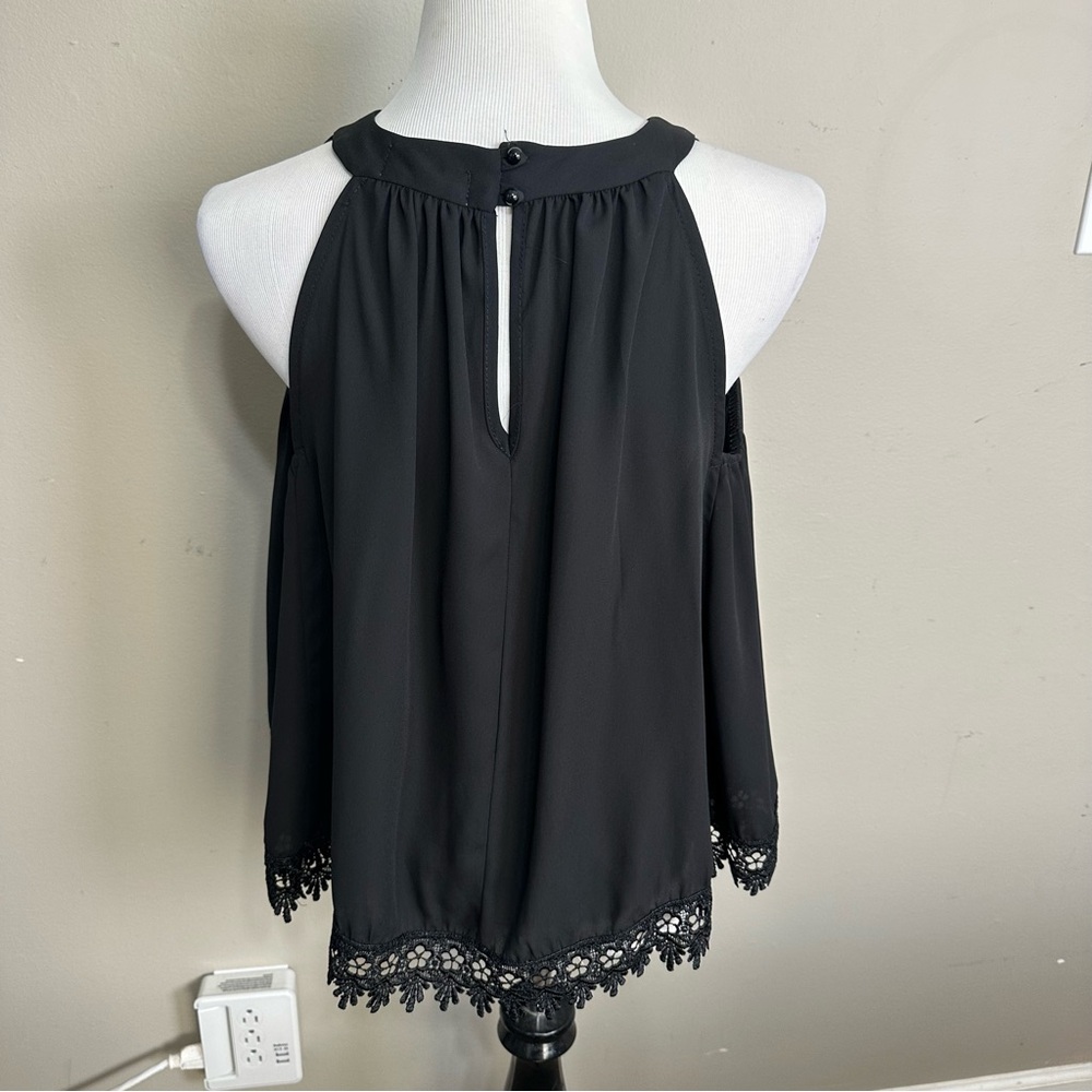 Altered state women’s size S oversize black swing bridge top, crocheted hemline - Picture 4 of 8